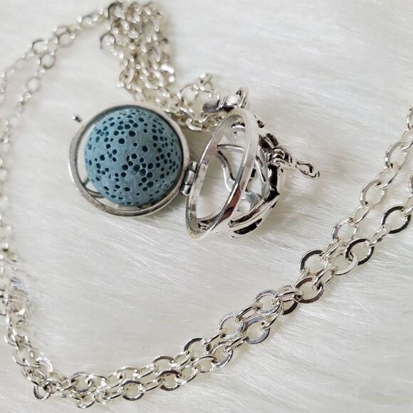 ESSENTIAL CHARMS Aromatherapy necklace butterfly shape with natural lava rock st - Picture 4 of 8